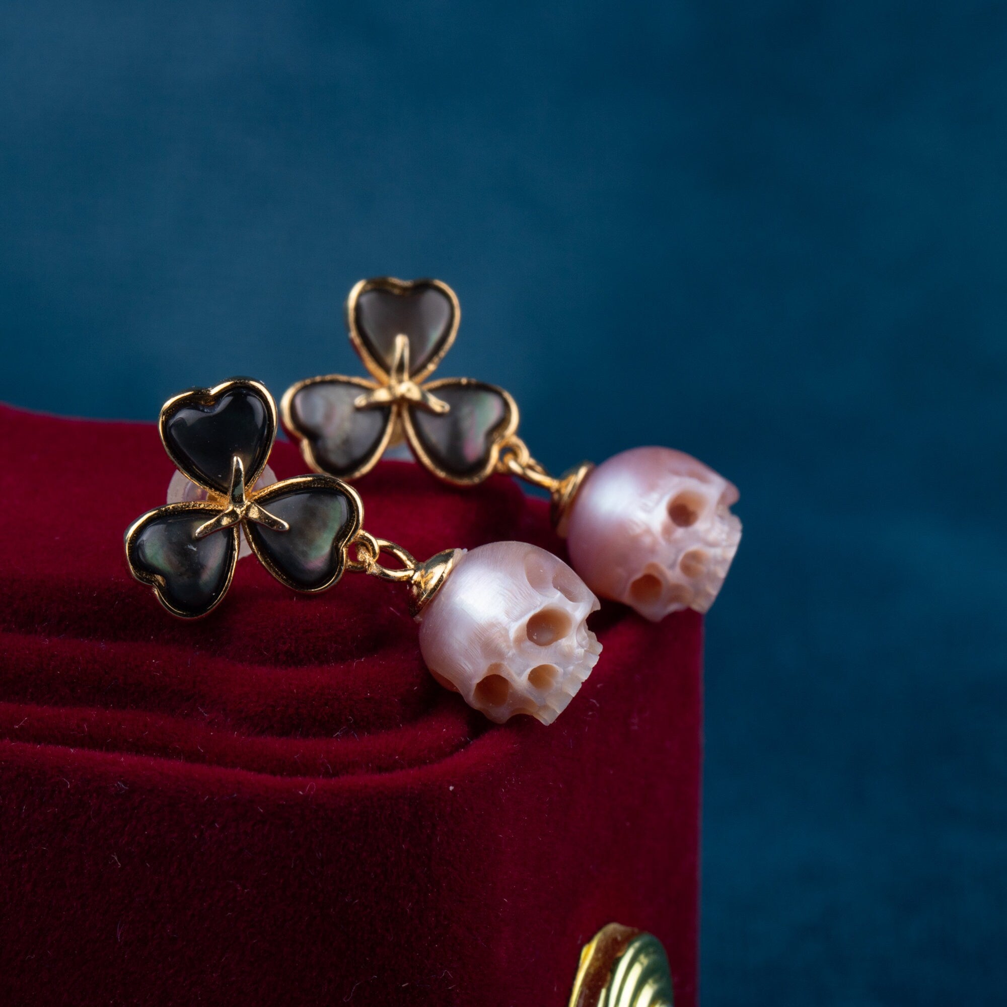 skull carved pearl earring clover shape sterling silver earring  freshwater pearl gothic jewelry handmade gift for lover