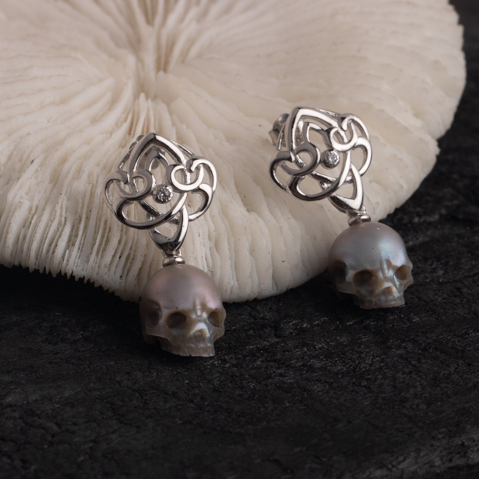 classic style earring skull carved pearl S925 silver earring