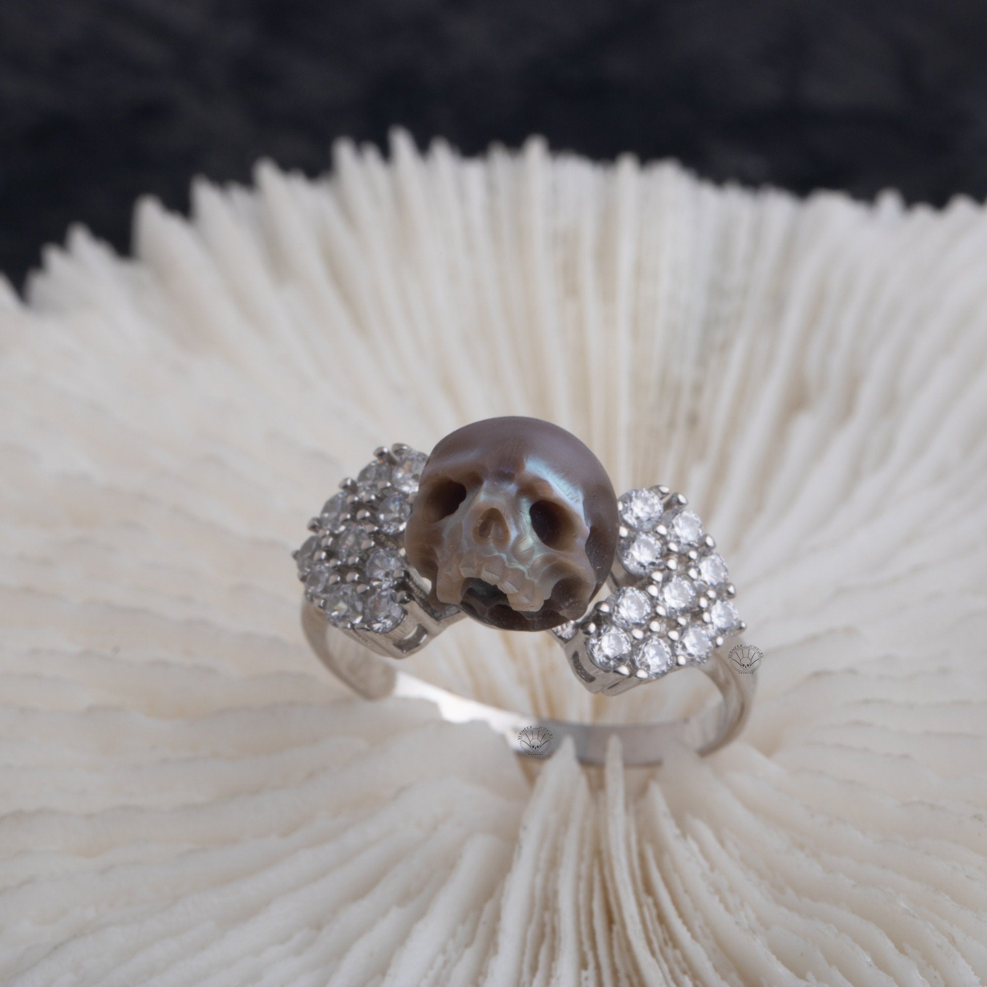 The Lover Ring handmade 925 silver skull carved pearl ring