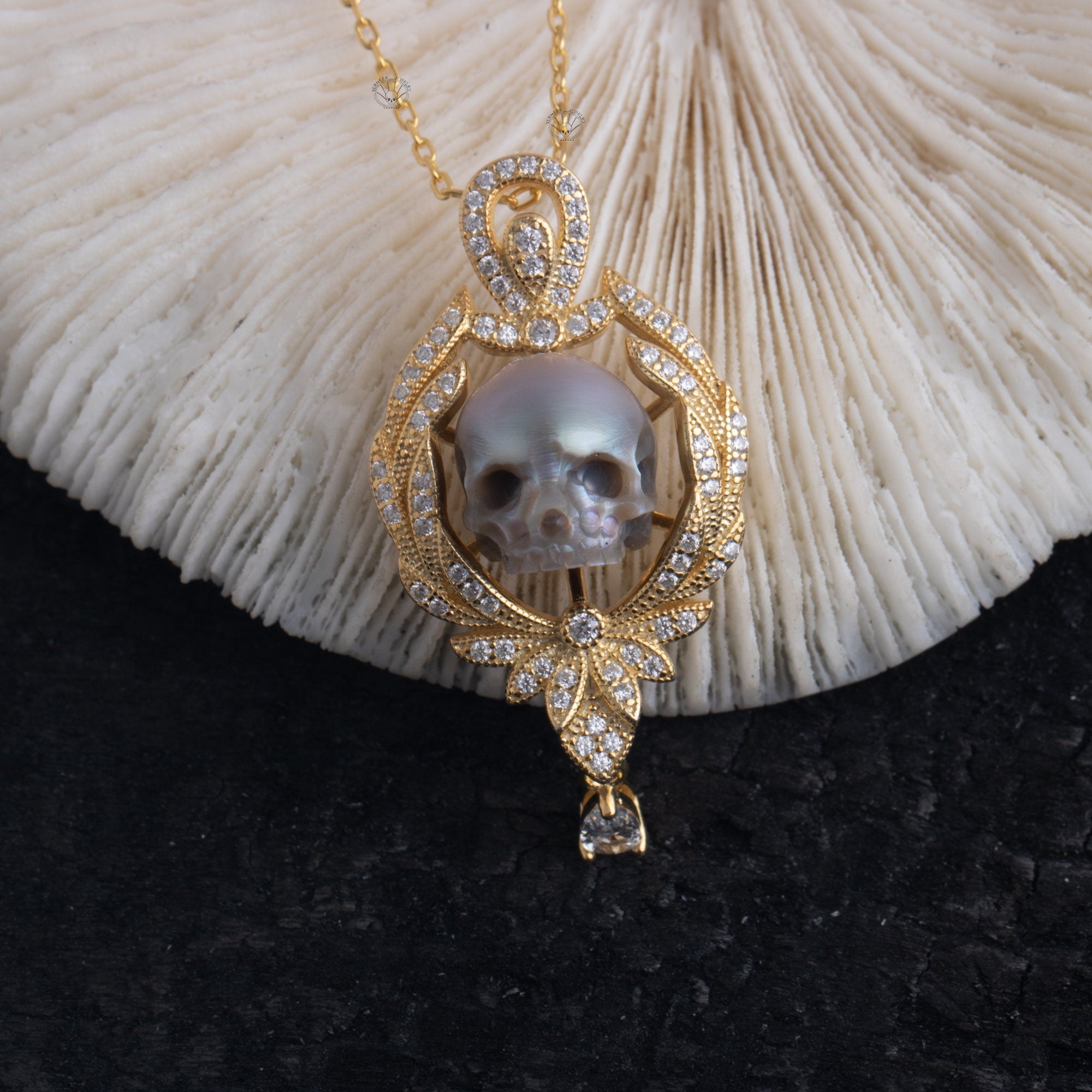 Mother's hug Necklace skull carved pearl S925 silver necklace