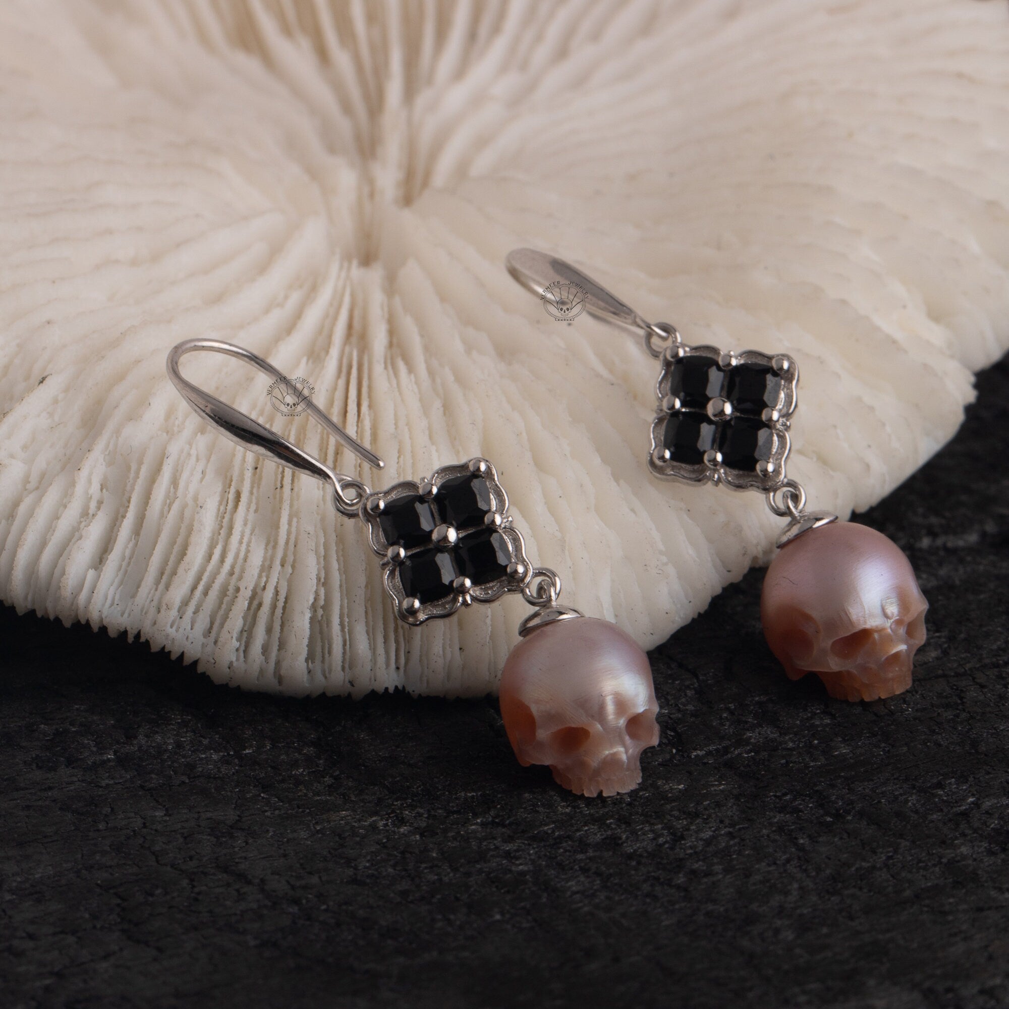 Black gem hook earring skull carved pearl S925 silver earring