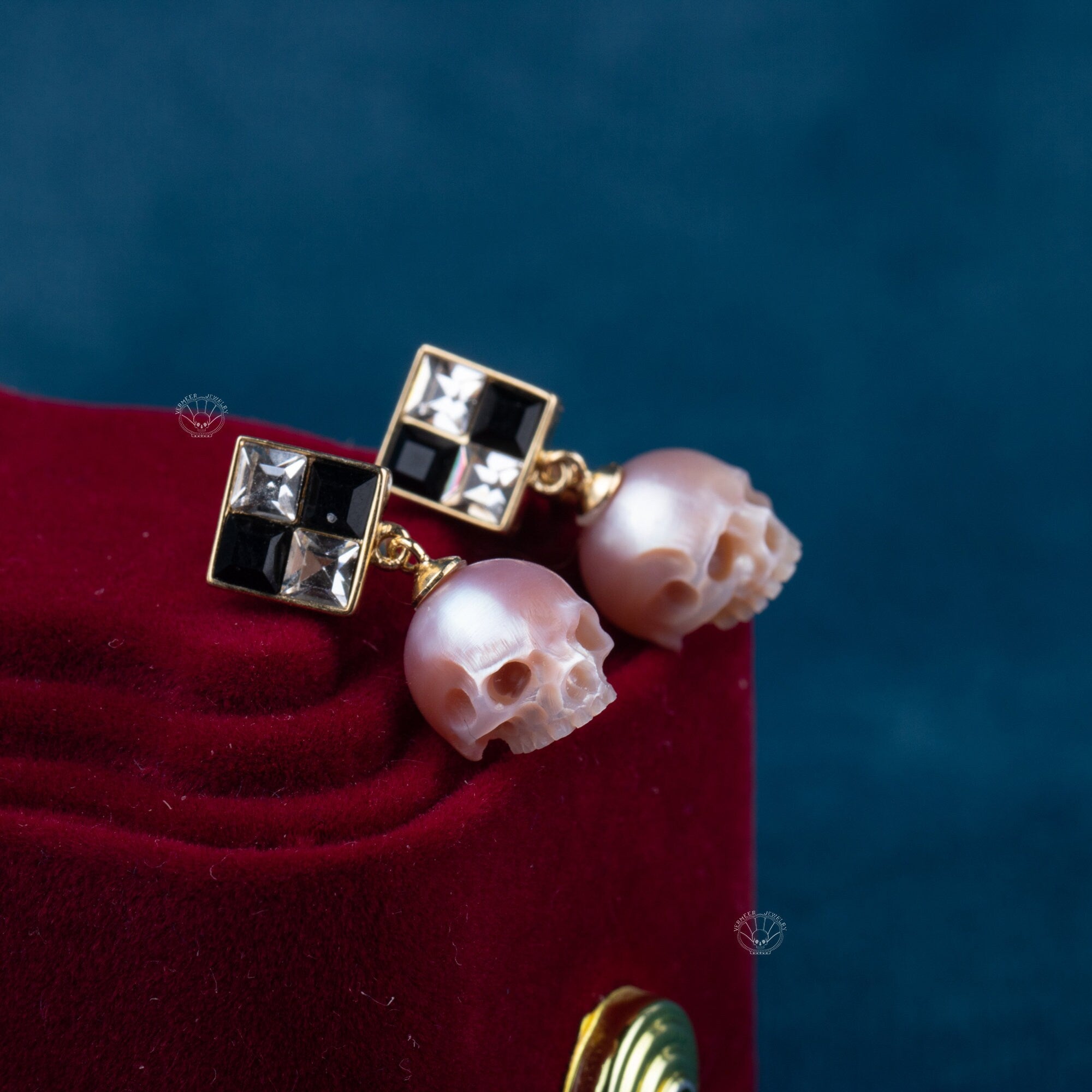 Themis's Earring skull carved pearl S925 silver earring