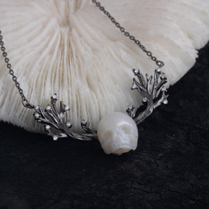 Open image in slideshow, Daddy Deer Horn Necklace skull carved pearl S925 silver necklace
