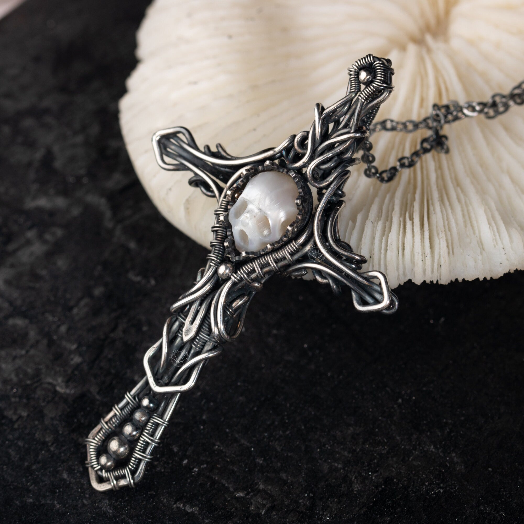 Belief Necklace skull carved pearl S925 silver necklace