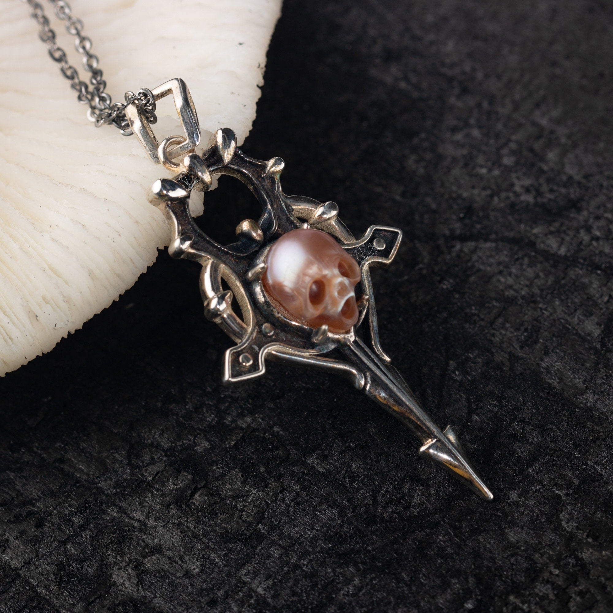 Arrow To Your Heart Necklace skull carved pearl S925 silver necklace
