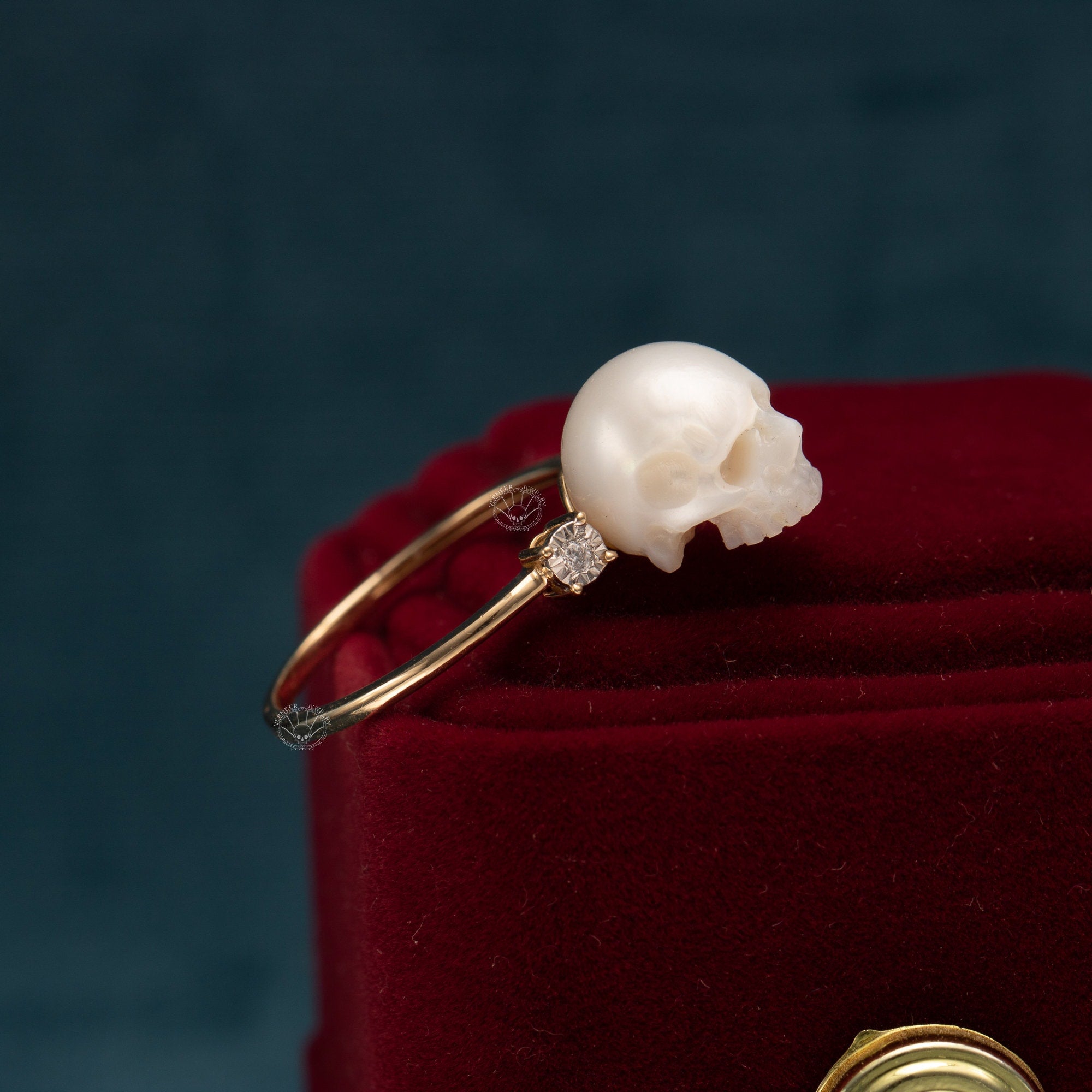 pearl carved skull ring freshwater pearl classic style with diamond 18K gold engagement ring for wedding
