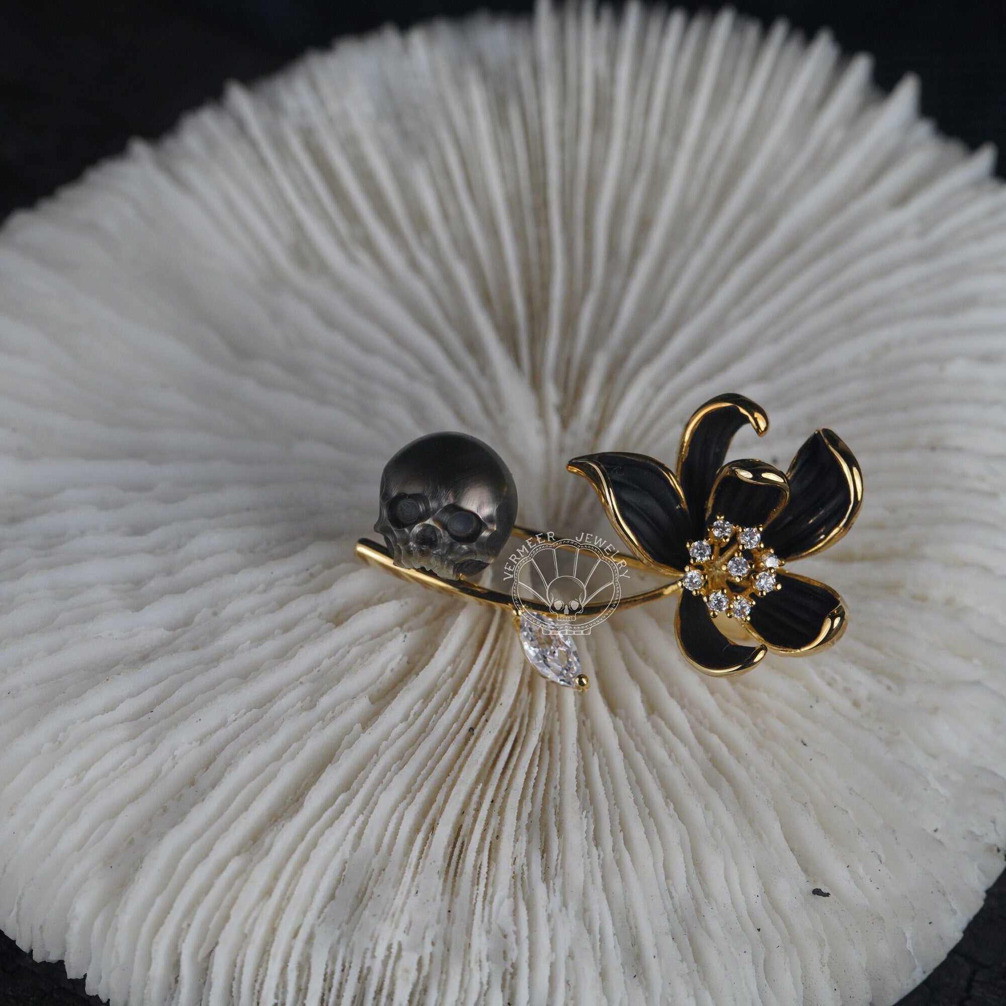 skull carved pearl brooch handmade black tahiti hand carved skull brooch gothic jewelry for wedding