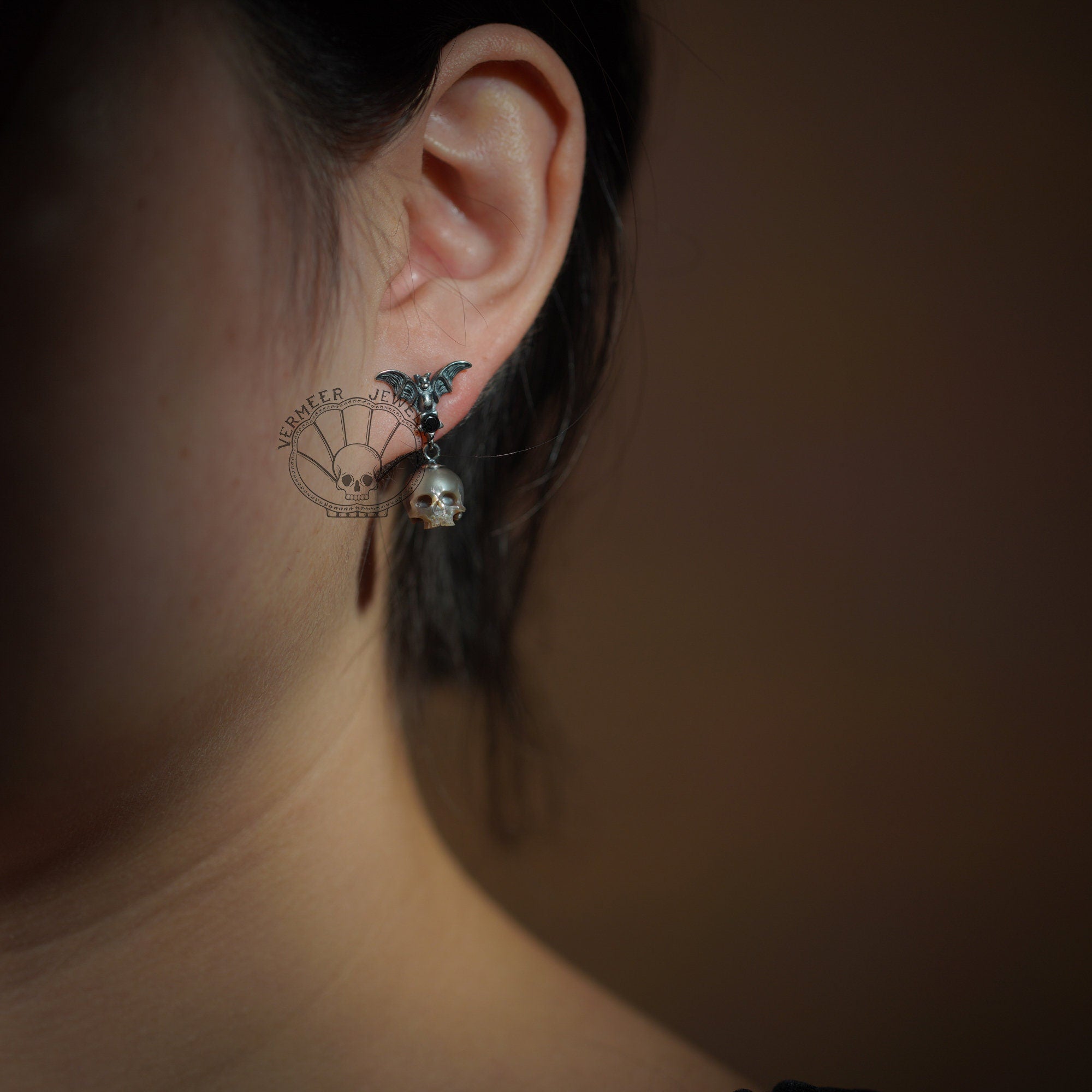 Vampire Earring skull carved pearl S925 silver earring